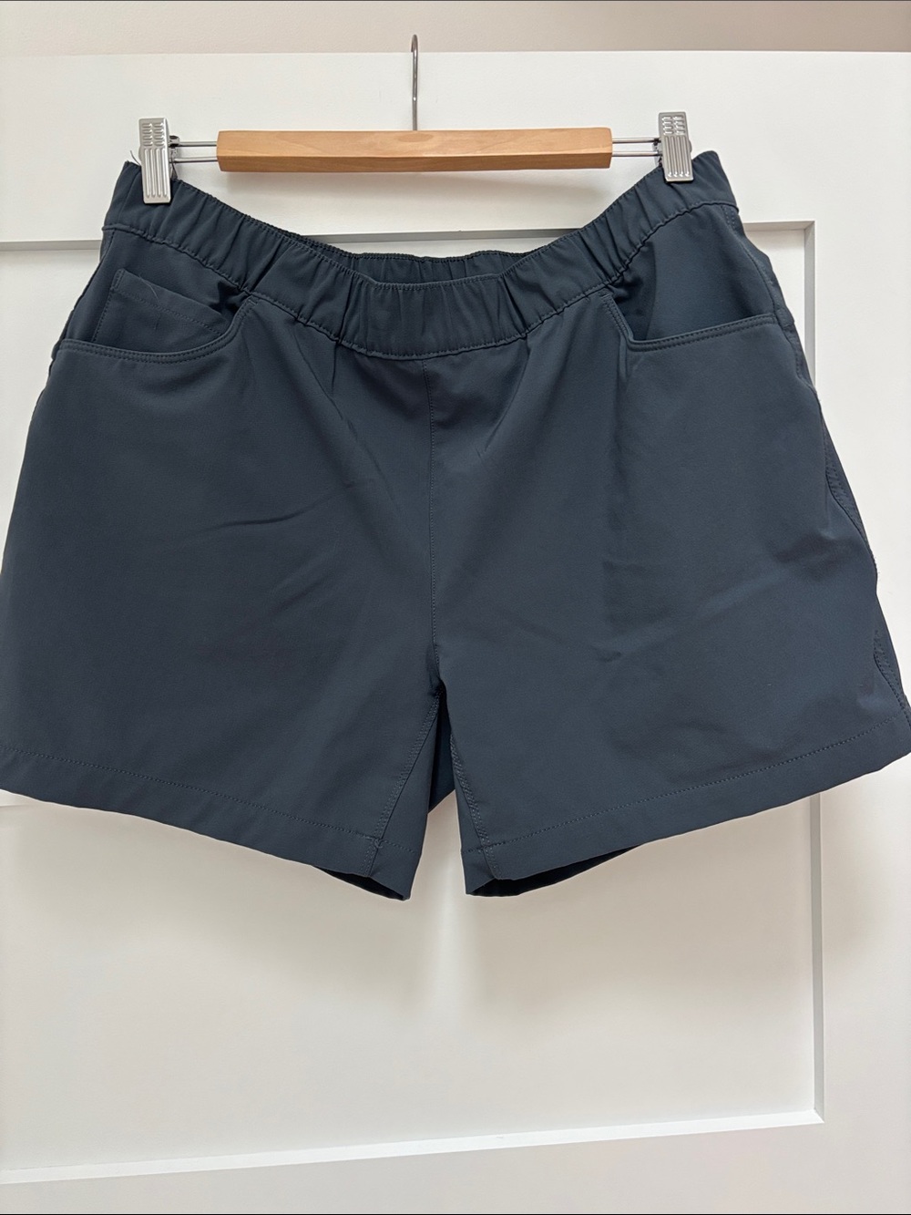 Eddie Bauer performance shorts charcoal